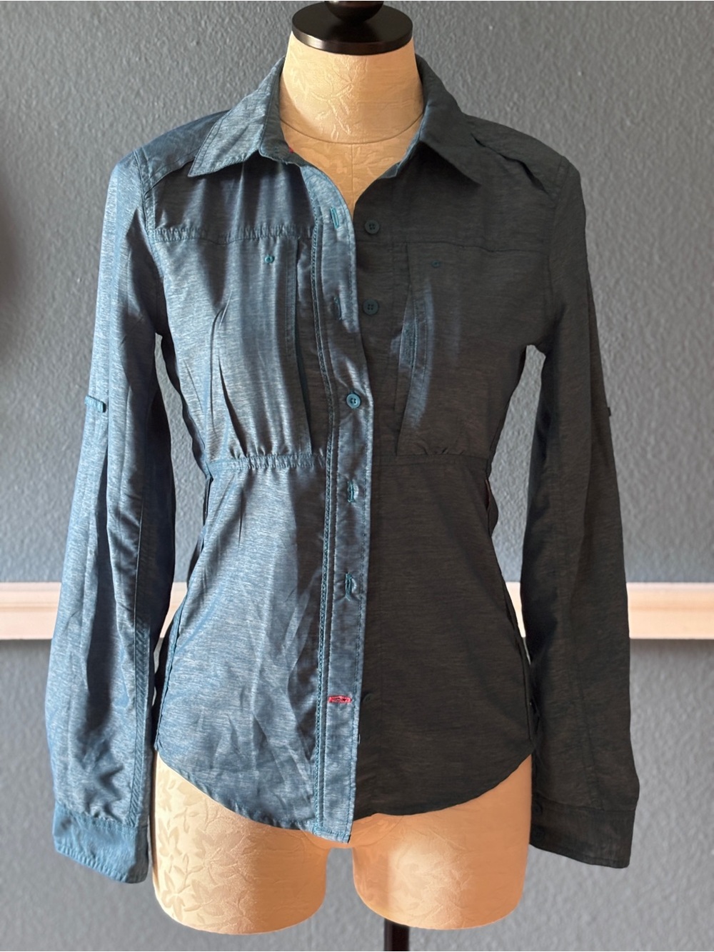 The North Face Women’s Blue Gray Utility Button Up Shirt Cinched Waist XS/S